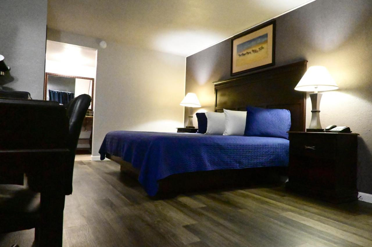 R Nite Star Inn And Suites -Home Of The Cowboys & Rangers アーリントン エクステリア 写真