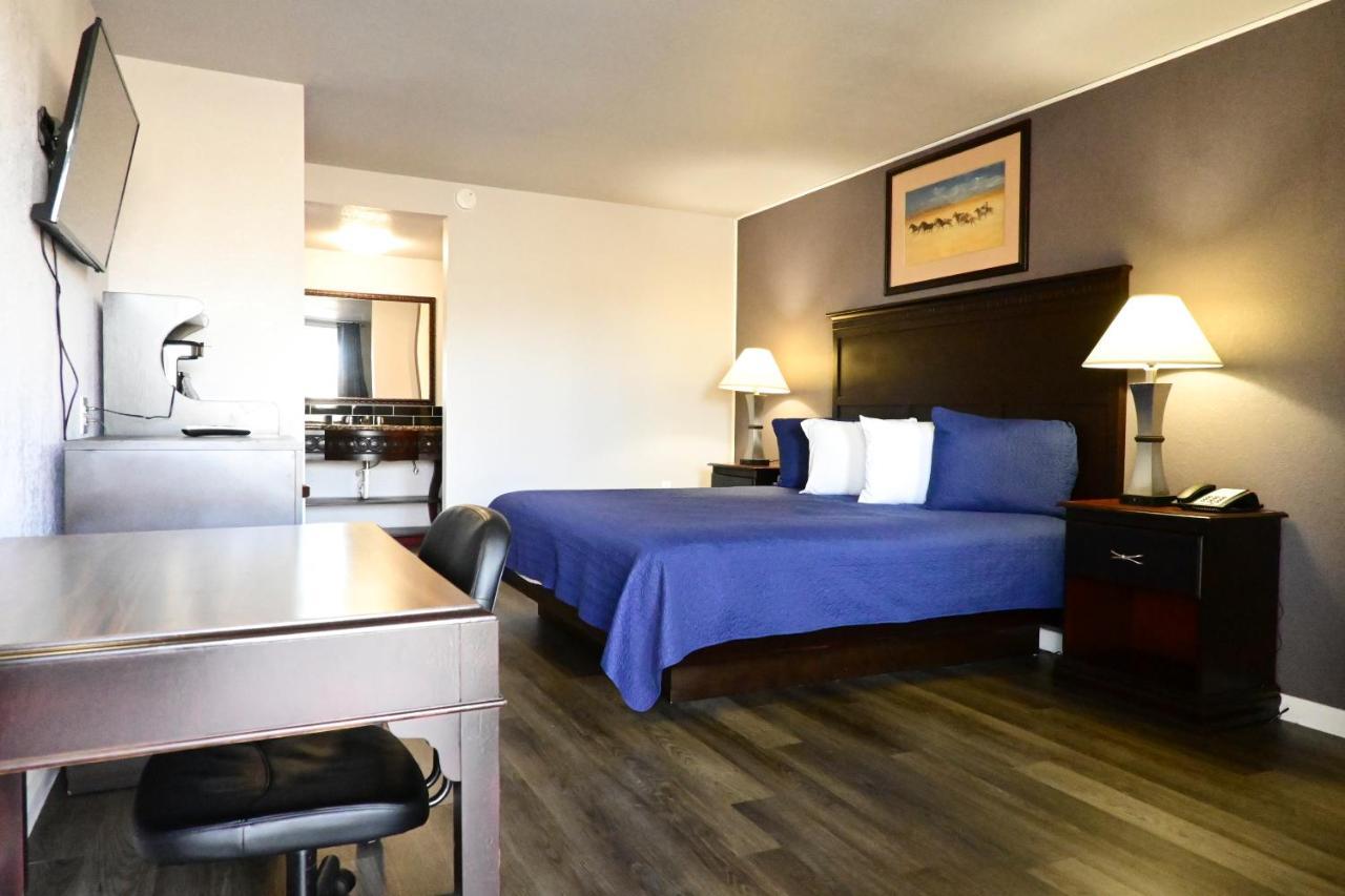 R Nite Star Inn And Suites -Home Of The Cowboys & Rangers アーリントン エクステリア 写真