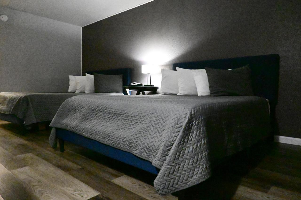 R Nite Star Inn And Suites -Home Of The Cowboys & Rangers アーリントン エクステリア 写真