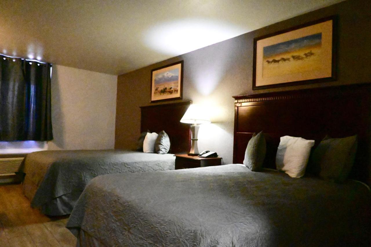 R Nite Star Inn And Suites -Home Of The Cowboys & Rangers アーリントン エクステリア 写真