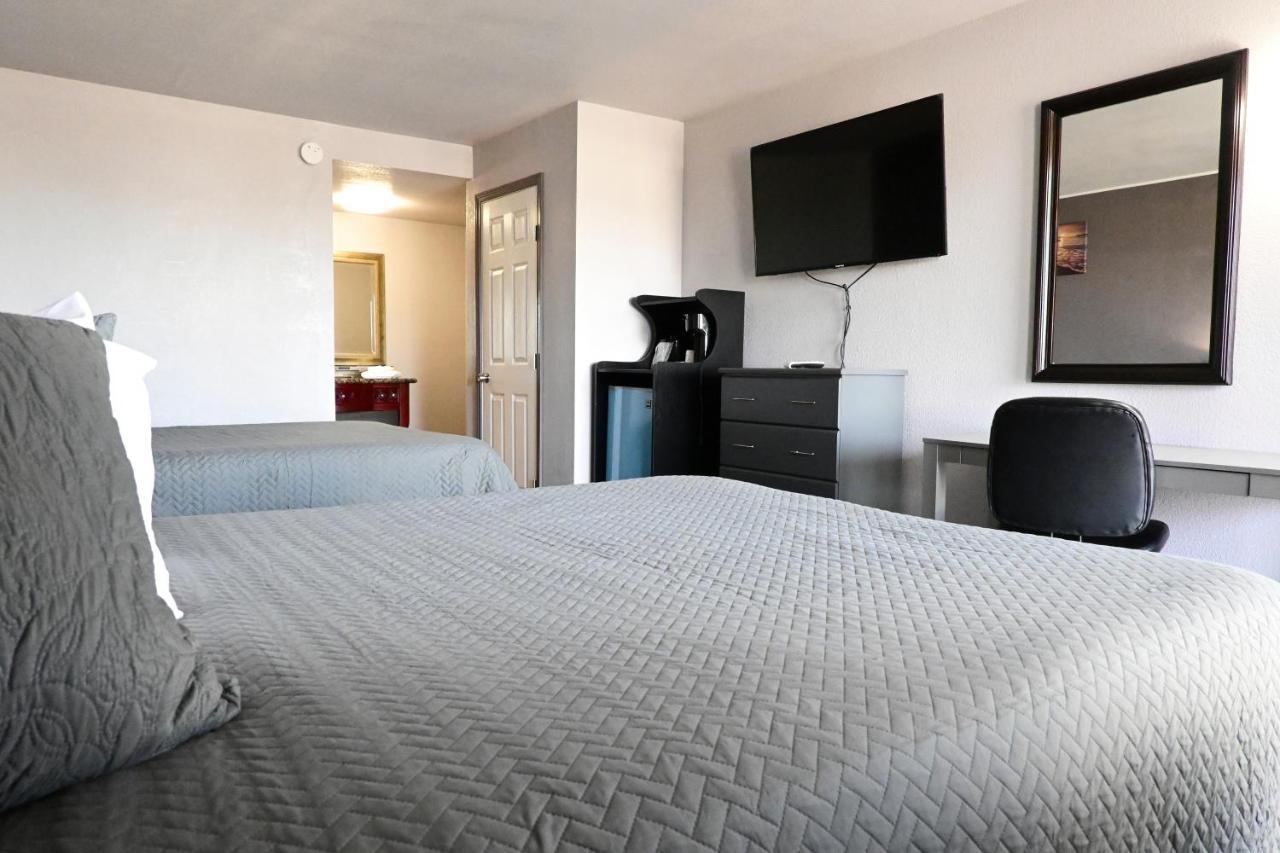 R Nite Star Inn And Suites -Home Of The Cowboys & Rangers アーリントン エクステリア 写真