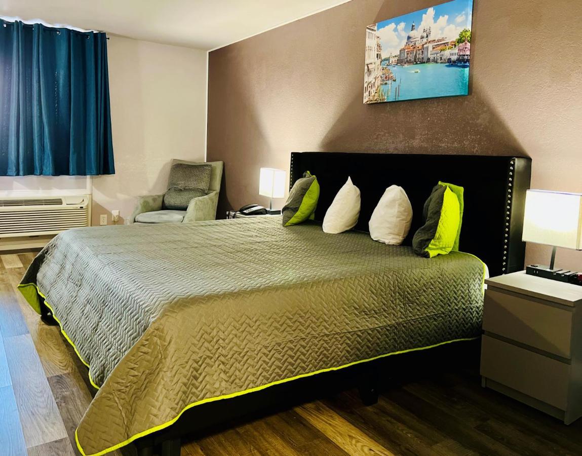 R Nite Star Inn And Suites -Home Of The Cowboys & Rangers アーリントン エクステリア 写真