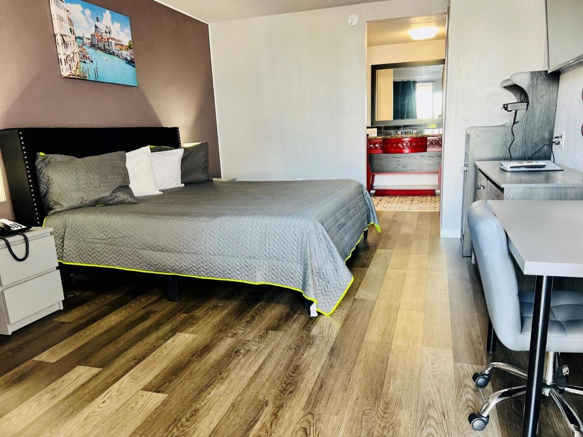 R Nite Star Inn And Suites -Home Of The Cowboys & Rangers アーリントン エクステリア 写真