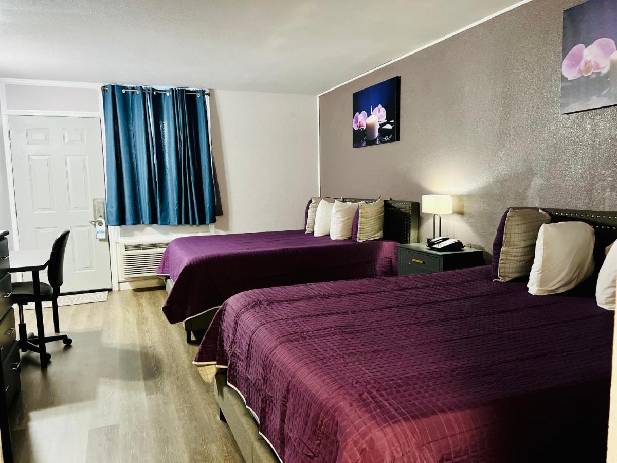 R Nite Star Inn And Suites -Home Of The Cowboys & Rangers アーリントン エクステリア 写真