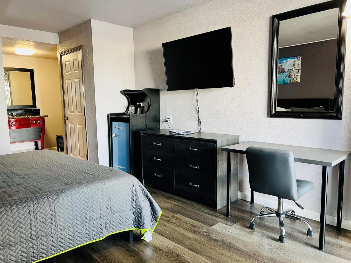 R Nite Star Inn And Suites -Home Of The Cowboys & Rangers アーリントン エクステリア 写真
