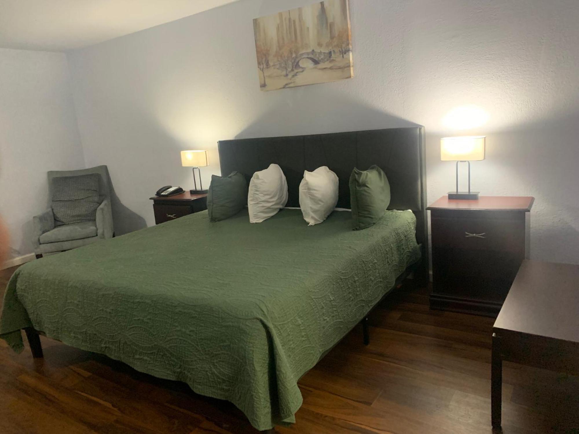 R Nite Star Inn And Suites -Home Of The Cowboys & Rangers アーリントン エクステリア 写真