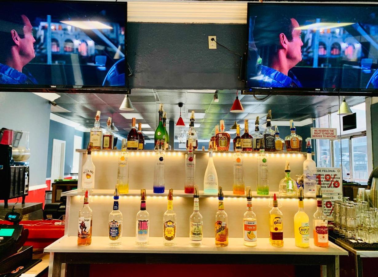 R Nite Star Inn And Suites -Home Of The Cowboys & Rangers アーリントン エクステリア 写真